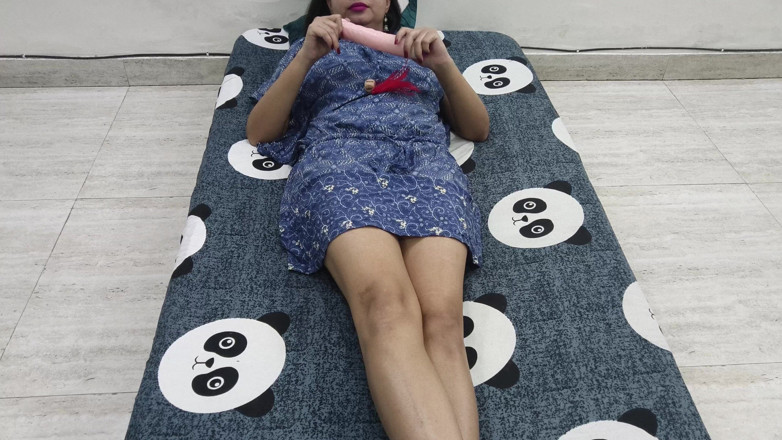 Saarabhabhi6: 我的继兄弟不听话进入我的房间，我们最终在印地语音频中被狠操