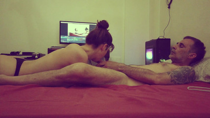 Akasha7: Cewek sange ini nyepong kontolku pagi-pagi