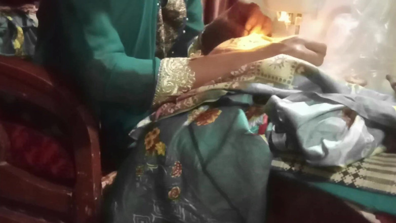 Tarelgc: Far coda e scopare insieme-pakistana coppia indoor in camera da...