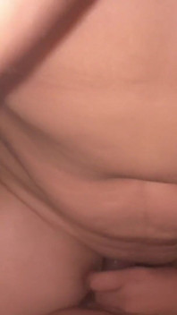 Latina met dikke kont neukt een man met een grote lul