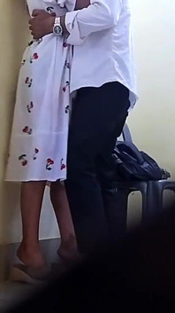 College Me Ayi Ladki Apna Dost Ke Sath Apna Chut Chudai Kar Rahi Hey