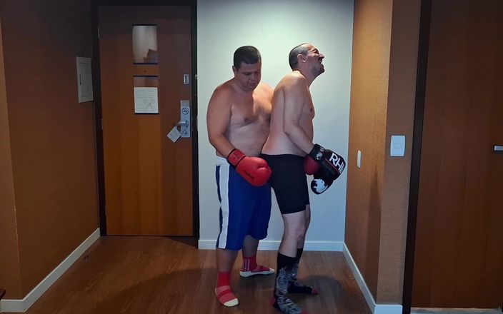 Combat and fetish: Tombul ayı boksör vs jobber