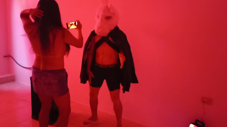 Martin13: Cadılar bayramı partisinde tavşan gibi giyinmiş bir adamla tanıştım ve...