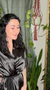 Josie Jaxxon Offers Extra in Home Massage Services