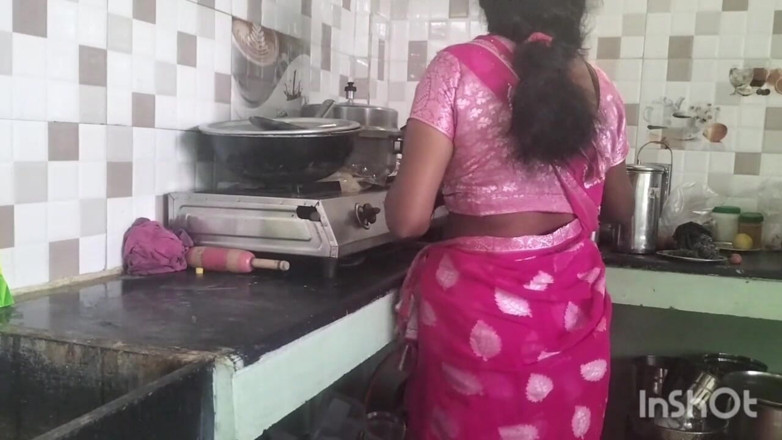 Funny couple porn studio: Baise tamoule dans la cuisine