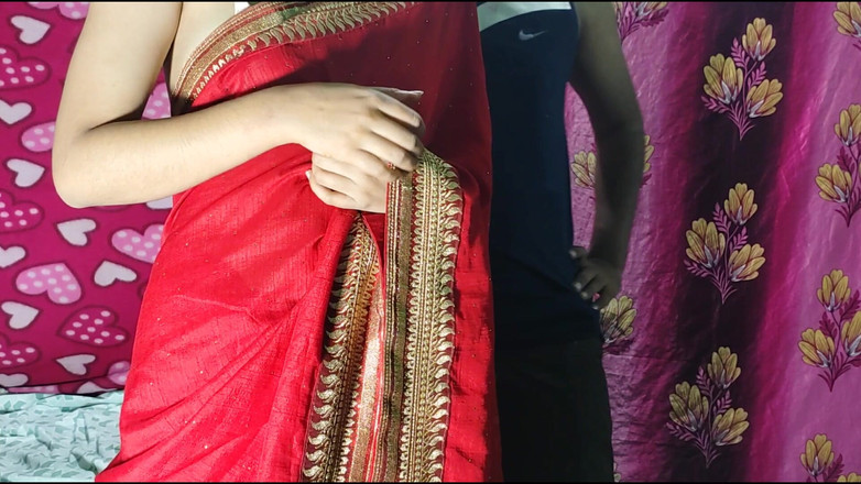 KavitaBhabhi: 巨大なおっぱいインドの熟女ストリップSaree CholiとDevar Jiと性交