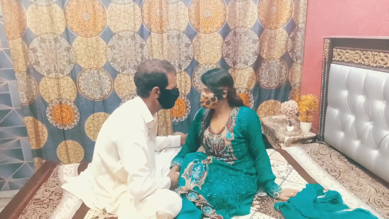 MehwishButt: भारतीय देसी पत्नी गुस्से में है क्योंकि उसका पति अपना बड़ा लंड अपनी तंग गांड में नहीं डालता है स्पष्ट हिंदी ऑडियो xxxxx देसी आंटी एस