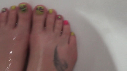 Goddess Misha Goldy: Toes, toe nails and foot fetish!!!