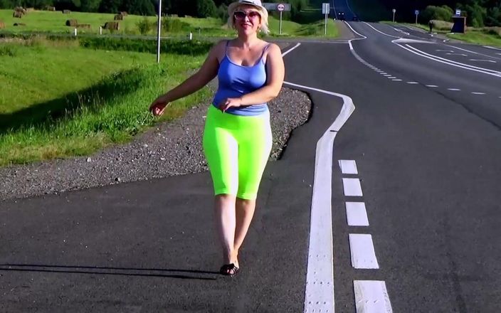 RedRoseRus: Yellow Leggings - Big Ass Walk on Road