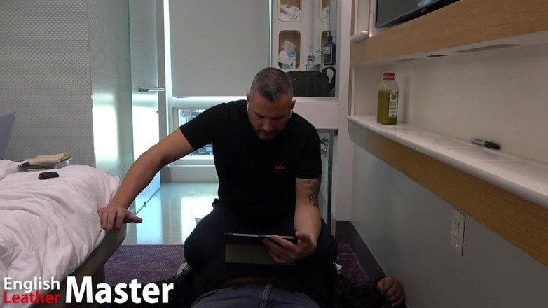 EnglishLeathermaster: Sezení na obličeji a prdění