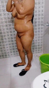 1부 - 내 친구와 섹스하는 의붓여동생 목욕 섹스 비디오