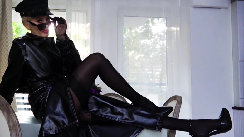 Goddess Celine: ПВХ окопний фетиш