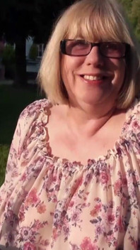 Fare pipì nel giardino del pub