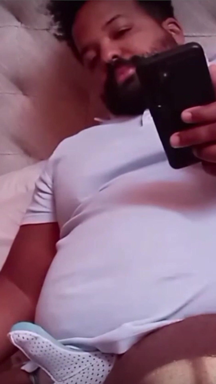 Eddie Venezuela: Thick Stepdaddy Jerks off While Editing His Own Vid