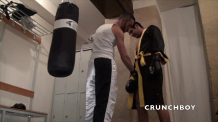 Crunch Boy: Dos chicos deportivos follando en el vestuario