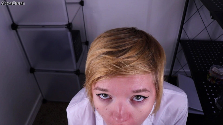 AlexaCrush: Stok odasında yakalandı bakış açısı oral seks