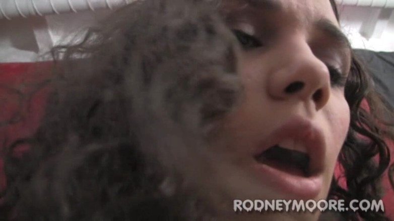 Rodney Moore: Kecil molek Zayda dapatnya di pantat dan menghisap batang