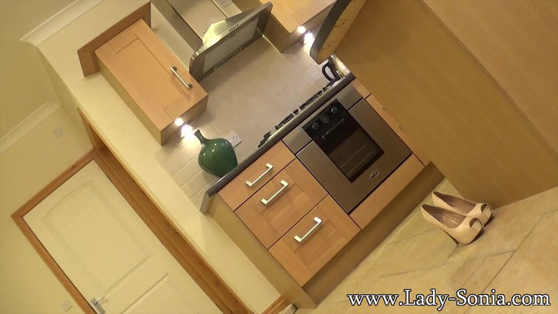 Lady Sonia: Gaun hitam kecil Elle