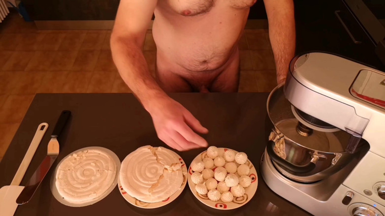 Cicci77: Cicci77 na 50 gram sperma te hebben verzameld, bereidt een sperma...