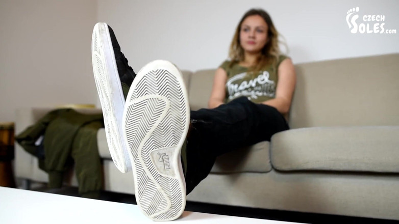 Czech Soles - foot fetish content: Piedi e calzini incredibilmente puzzolenti di megan