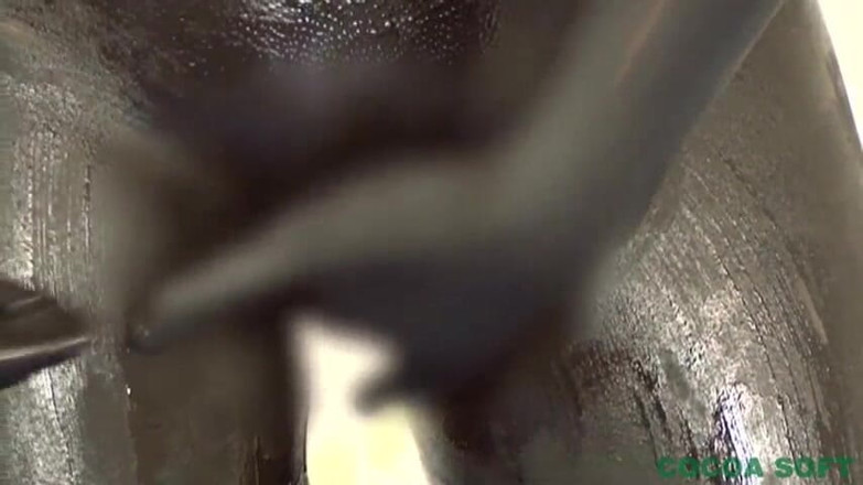Cocoa Soft: Una ragazza asiatica nera dipinta si masturba con un vibratore...