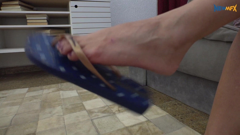 NewMFX Feet: Carol brincando sozinha