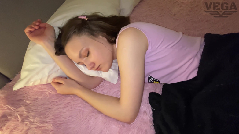 Vincent Vega: I woke up my stepdaughter by cum in her pussy