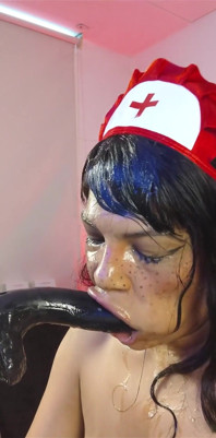 Gekke Ana zuigt genadeloos grote zwarte lul