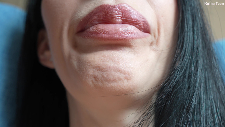 Raina_Lady: Náctiletá holka masturbuje po vysoké škole, dokud dorazí její rodiče