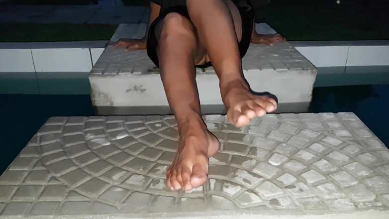 6-movies: Outdoor Feet Teasing with a young girl