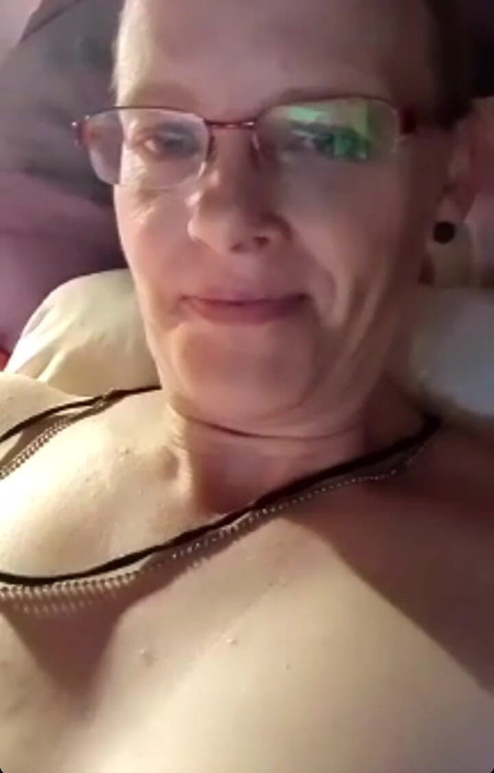 KittieNoOne: 애널 오르가즘과 스트레칭