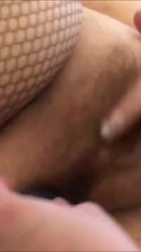 两个毛茸茸的胖女同性恋互相取悦
