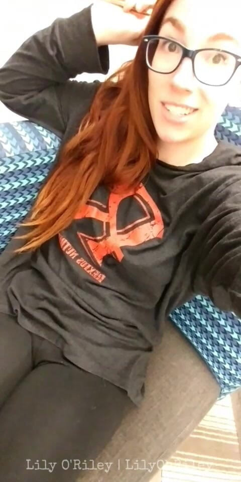 Lily O'Riley: 호텔 소파에서 딱딱한 빨간 머리 사정