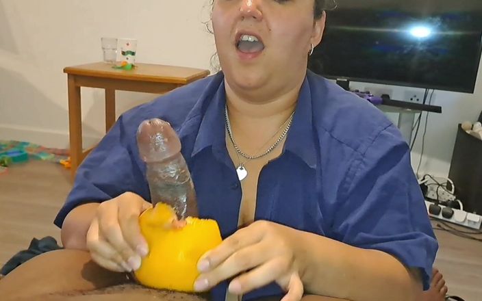 Real HomeMade BBW BBC Porn: Wildenglishbbw дає великий чорний член nata4sex мастурбує з grapefruit