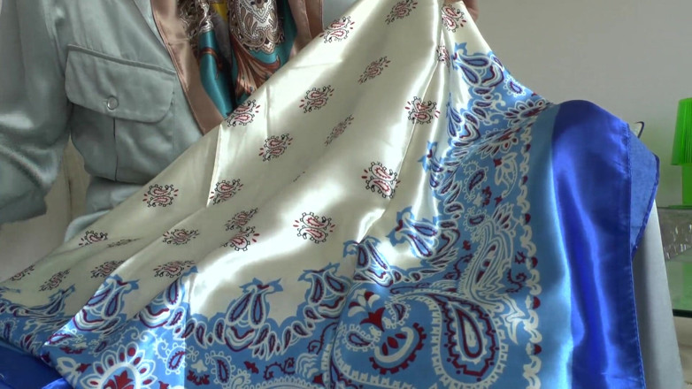 Lady Victoria Valente: Die neuen Satin scarves deiner stiefmutter machen dich an! Alles...