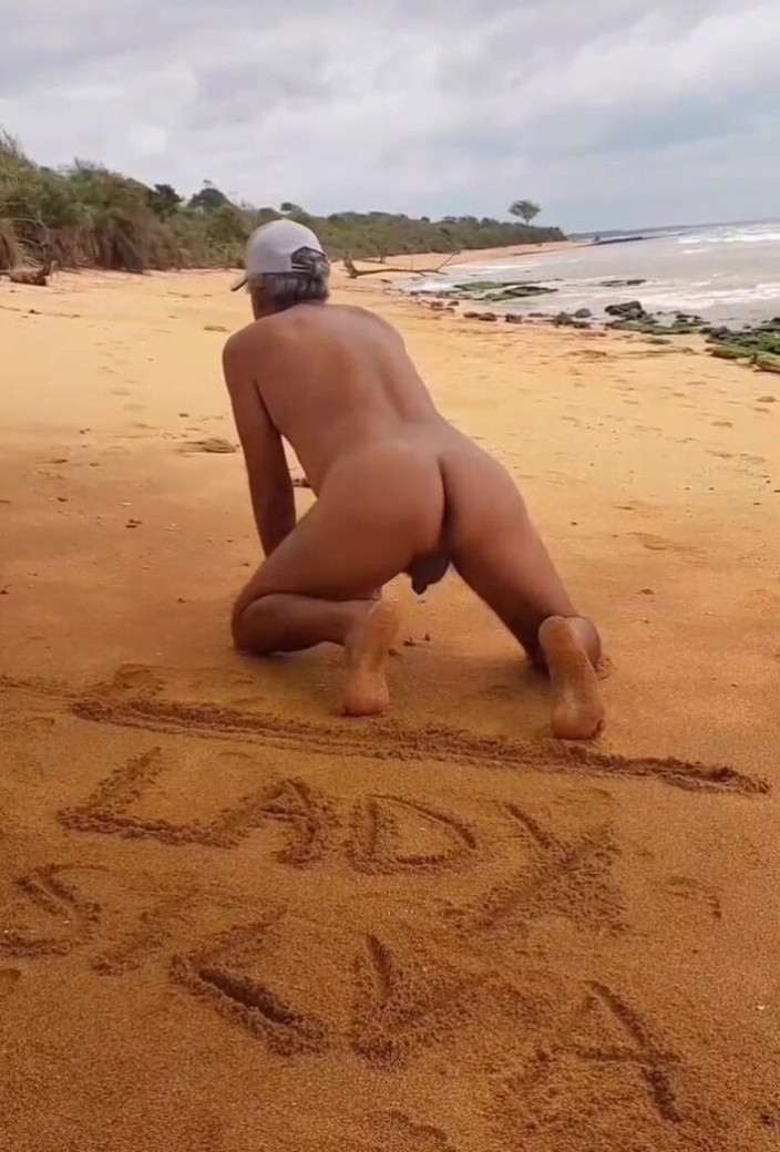 Ladysilvas: Ladysilva nackt am strand, was für ein heißer arsch