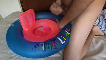 Inflatable Lovers: Hraní s nafukovacím věšákem