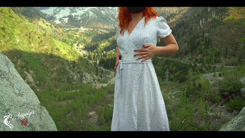 AnGelya G: Adorabile assolo da una bellezza nella natura