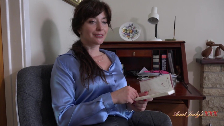 Aunt Judy's XXX: ZiajudysXXX - sexy capo milf Lady Asha succhia il tuo cazzo...