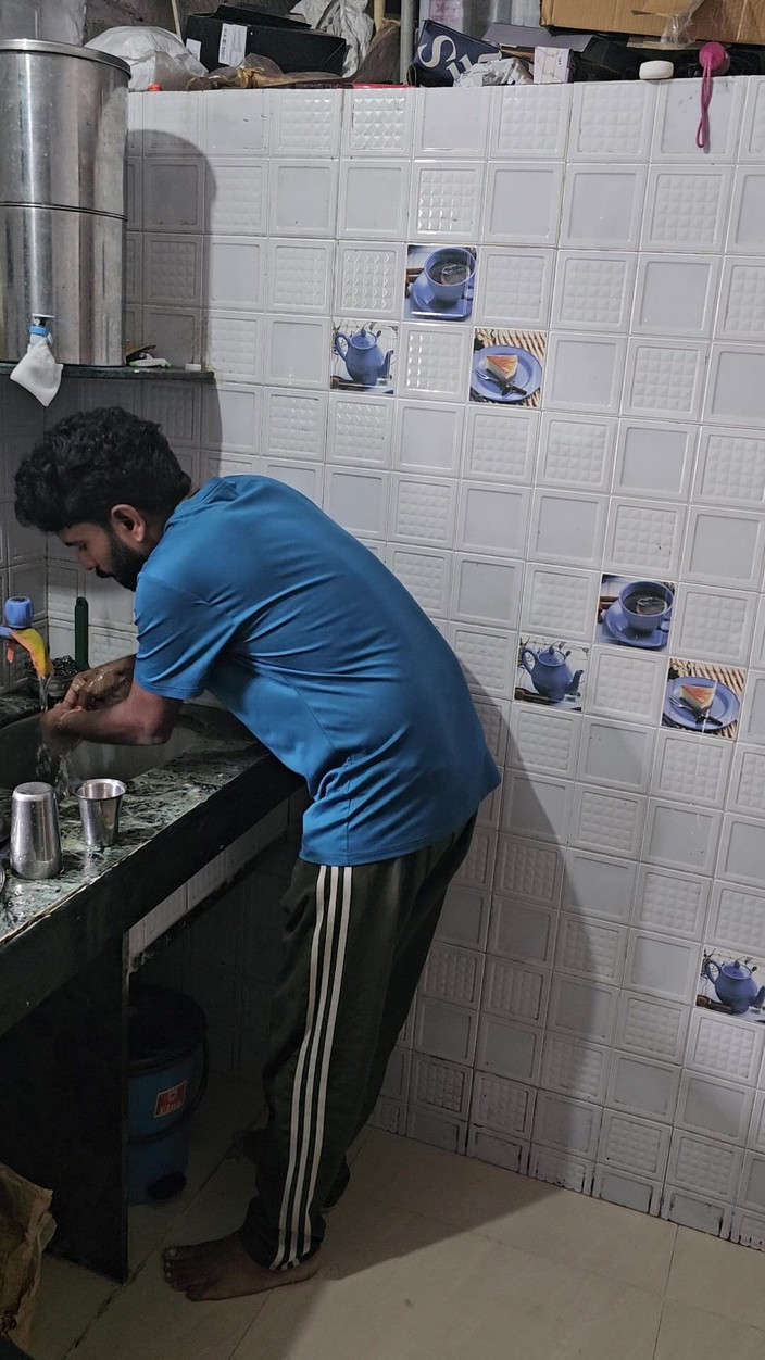 Aalox: 印度漂亮情侣在厨房做爱