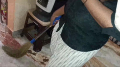 Apple Porn: 漂亮的印度女仆第一次做爱