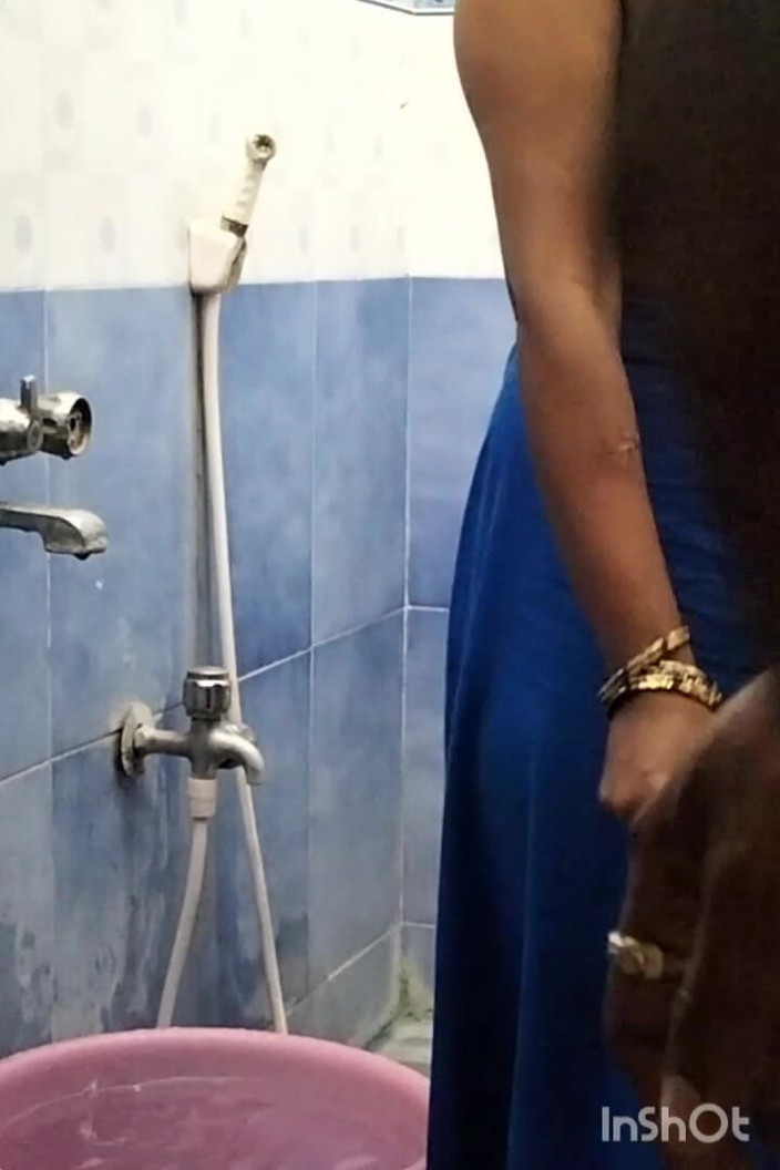 Funny couple porn studio: Tamil casal tomando banho de quatro