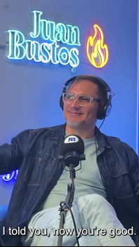 Lesbico duo en acción montando la máquina de hasta el orgasmo en juan bustos podcast