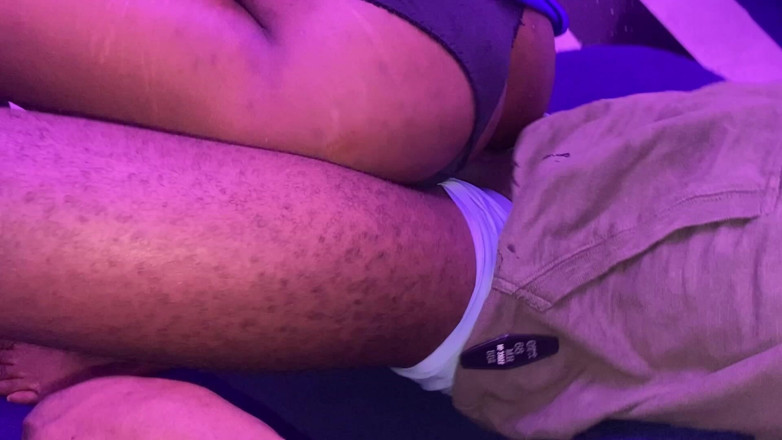 Xxx69bang: Pizdă Slabă a Surorii Vitrege Forată Și Umplută Cu Spermă