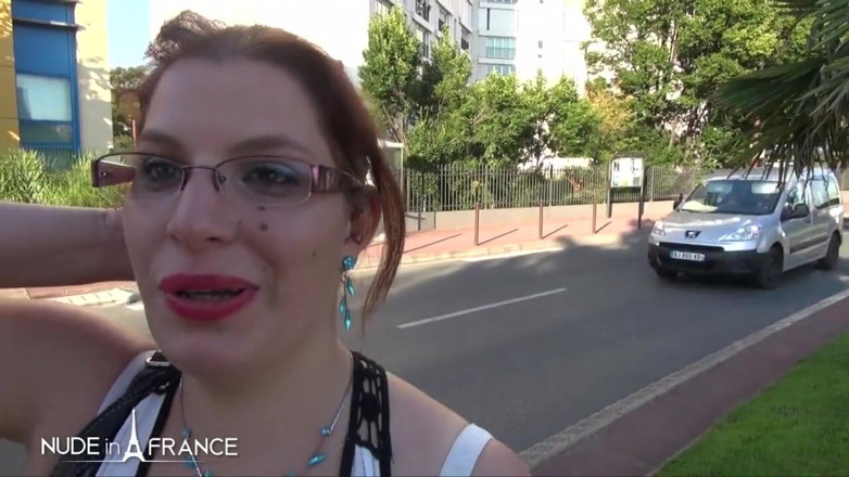 Nude in France: Phoebe, pelacur gemuk dan semok, pantatnya dientot