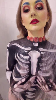 Bộ xương bodypaint vòi hoa sen & chơi vú
