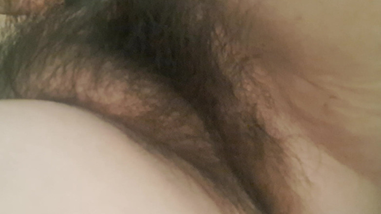 Mommy big hairy pussy: Зрелая волосатая и влажная киска