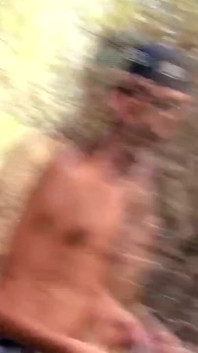 BIGTIT - Ein fotograf erschießt sie, während sie sexy posen macht, aber ihr sehr aufgeregter helfer weiß, wie man sie dazu bringt, sie zu ficken, indem sie gefickt wird