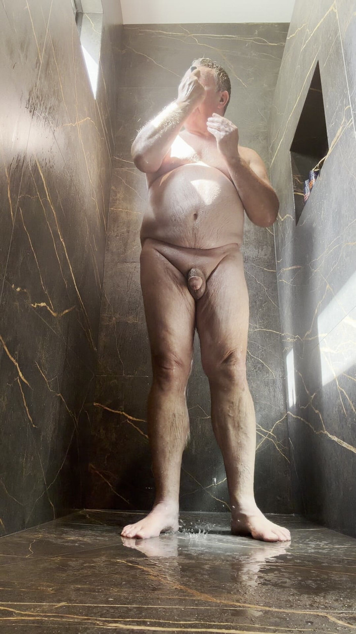 GottaLuvBB: Tonton saya mandi &amp; bercukur