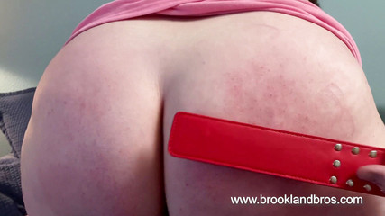 Brookland Brothers: Gordas se masturbam e são espancadas pelo padrasto!